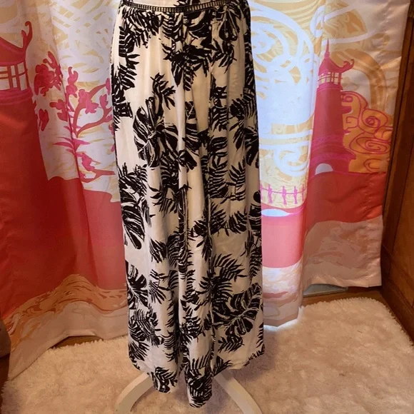 NEW BLACK AND WHITE PALM LEAF DESIGN MAXI HALTER DRESS BODICE CUT OUT SIZE MED - Picture 5 of 11